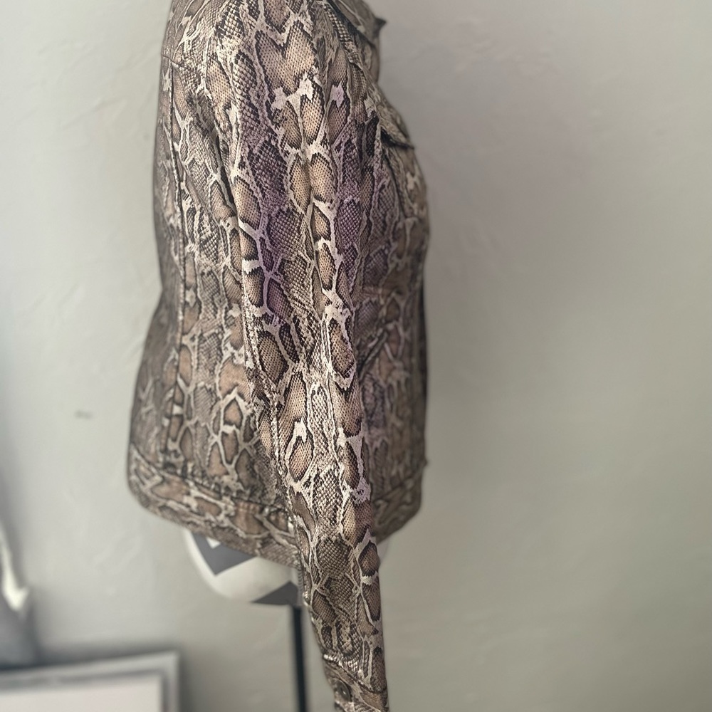 Snakeskin - Picture 3 of 4